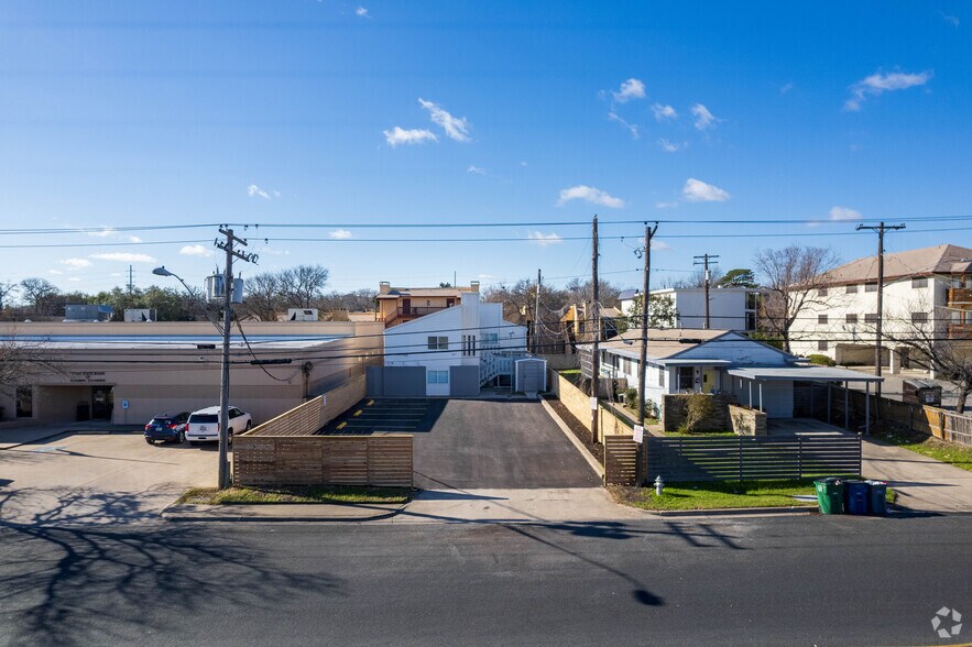 More Photos Of 927 E 41st St, Austin Office Residential For Lease