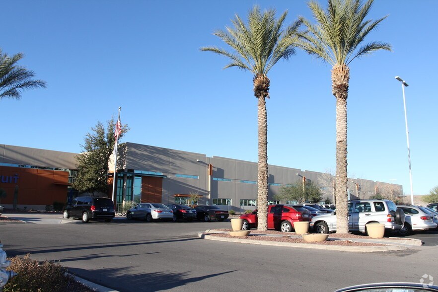 More Photos Of 2700 E Commerce Center Pl, Tucson Research And Development For Lease