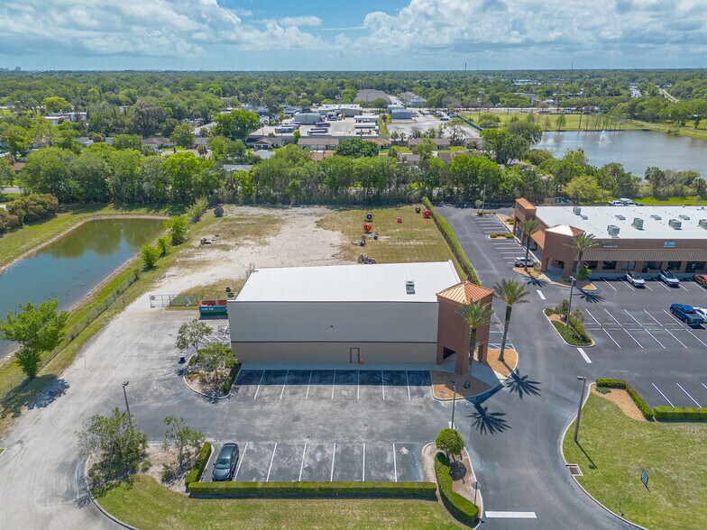 More Photos Of 905 Foster Way, South Daytona Warehouse For Lease