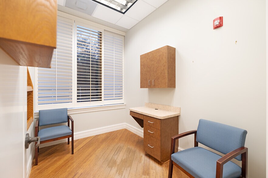 More Photos Of 3021 N Airport Pulling Rd, Naples Office For Sale