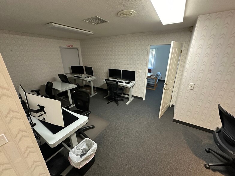 More Photos Of 9240 Limonite Ave, Jurupa Valley Office For Sale
