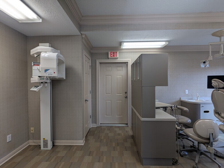 More Photos Of 3635 Eastex Fwy, Beaumont Office For Sale