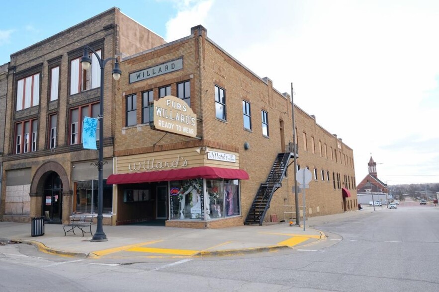 Primary Photo Of 36 W Main St, Marshalltown Storefront For Lease