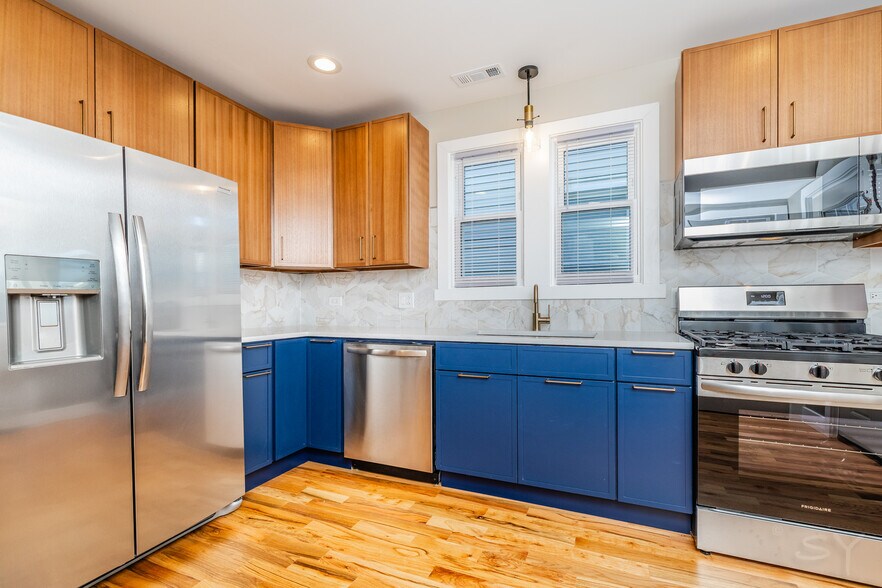 More Photos Of 6129 N Ravenswood Ave, Chicago Multifamily For Sale