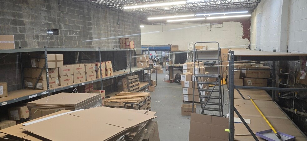 More Photos Of 520 E 3rd St, Mount Vernon Distribution For Lease