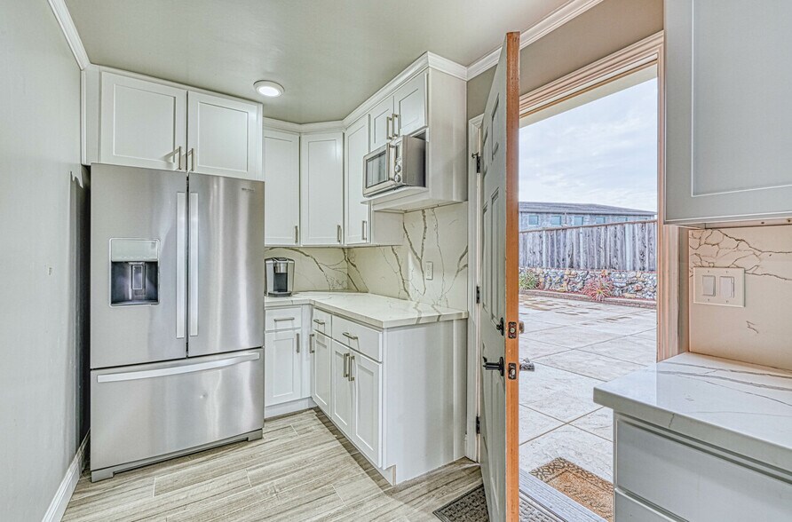 More Photos Of 7550 Sandholdt Rd, Moss Landing Warehouse For Sale
