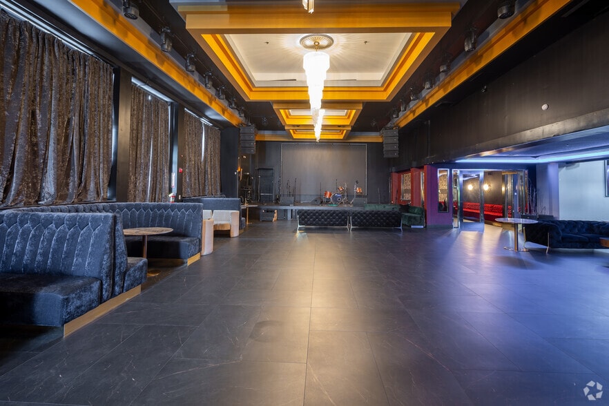 More Photos Of 100 S Main St, Santa Ana Restaurant For Lease