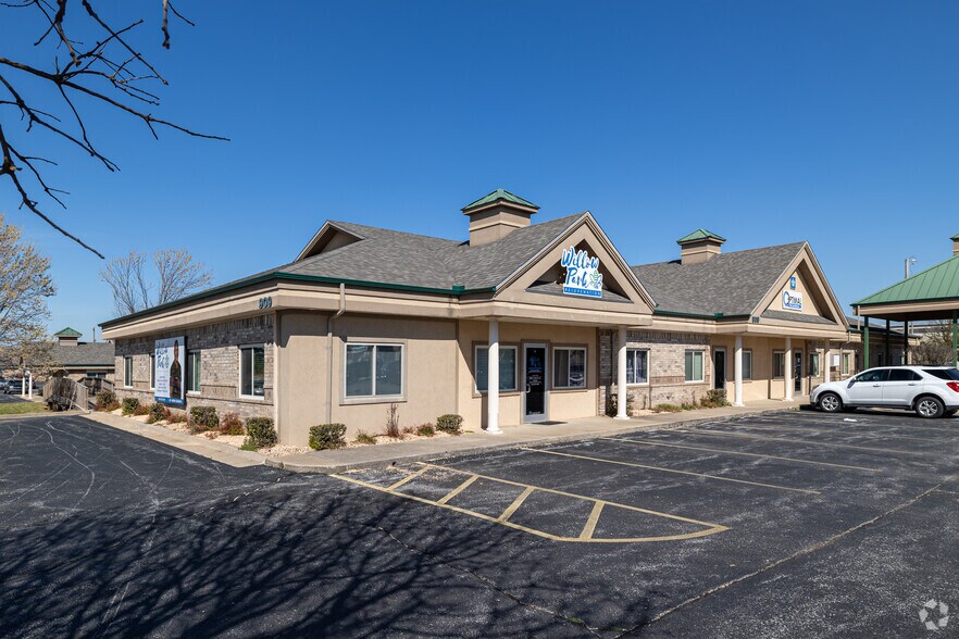 More Photos Of 2709 SE I St, Bentonville Unknown For Lease