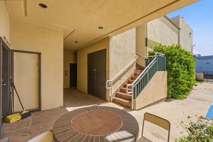 More Photos Of 5375 Industrial Dr, Huntington Beach Light Distribution For Sale