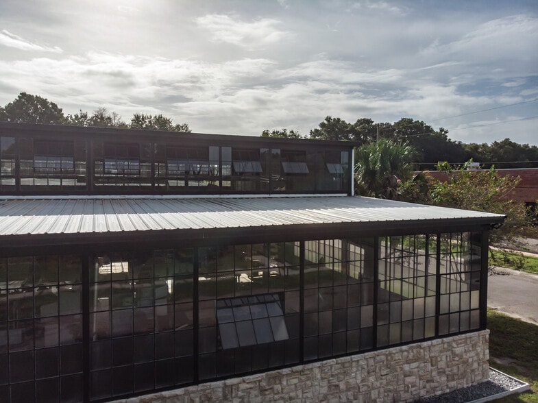 More Photos Of 555 E 3rd St, Jacksonville Warehouse For Lease
