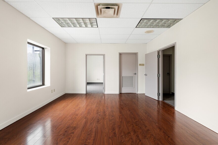More Photos Of 724 N Illinois St, Indianapolis Office For Lease