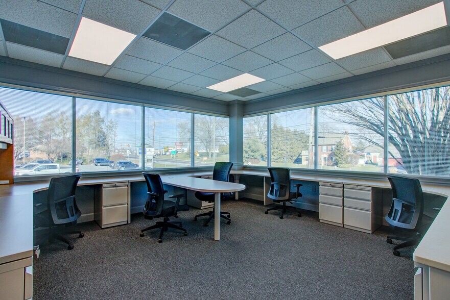 More Photos Of 930 Red Rose Ct, Lancaster Medical For Lease