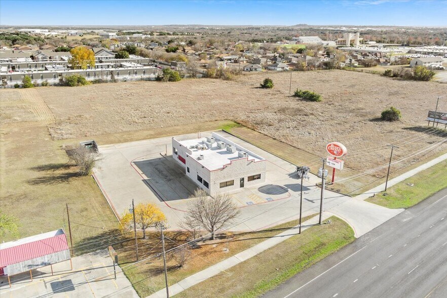 More Photos Of 912 N 38th St, Killeen General Retail For Sale