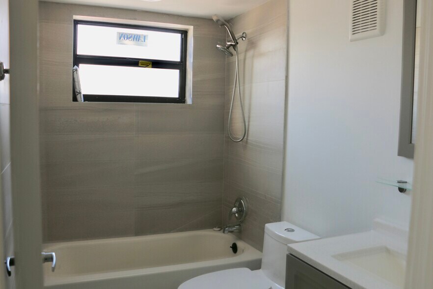 More Photos Of 2638 Lake Dr, Riviera Beach Apartments For Sale