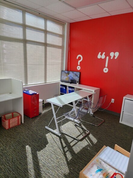 More Photos Of 2315 W Arbors Dr, Charlotte Medical For Lease
