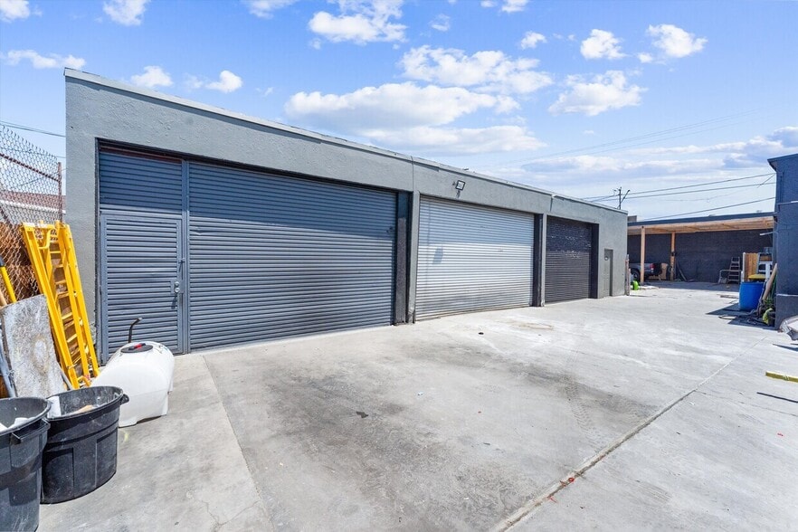 More Photos Of 4141 E Olympic Blvd, Los Angeles Auto Repair For Lease