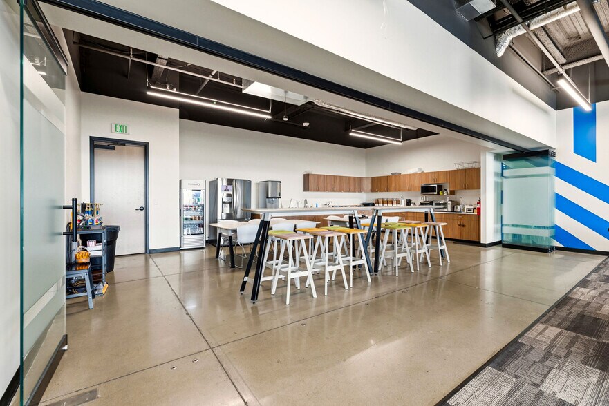 More Photos Of 2100 W Pleasant Grove Blvd, Pleasant Grove Office For Lease