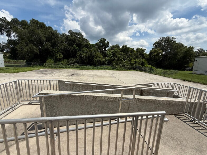 More Photos Of 1356 Bennett Dr, Longwood Distribution For Lease