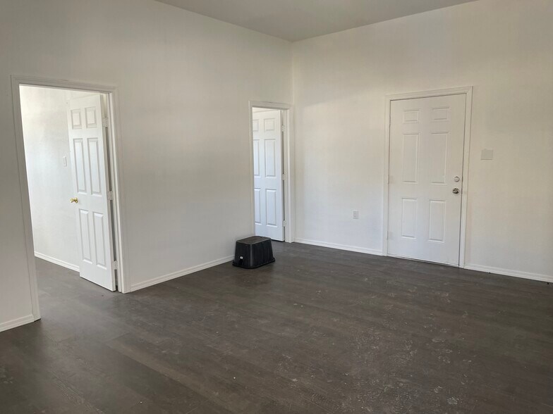 More Photos Of 1222 Frankie St, Houston Warehouse For Sale