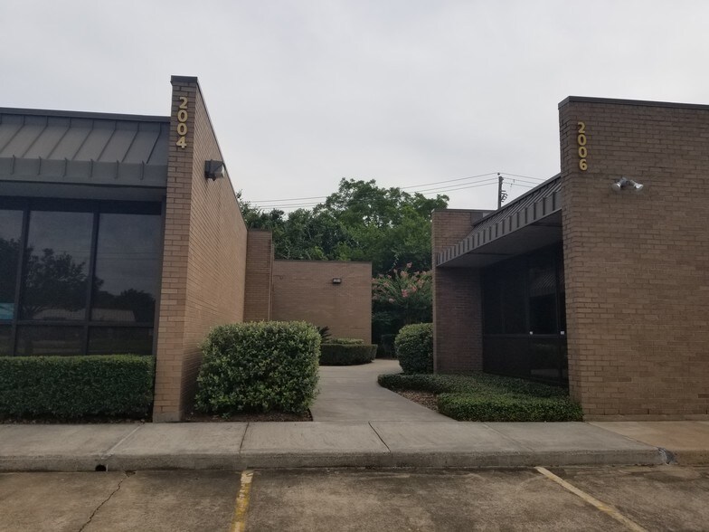 Primary Photo Of 2006 Broadway St, Pearland Medical For Lease