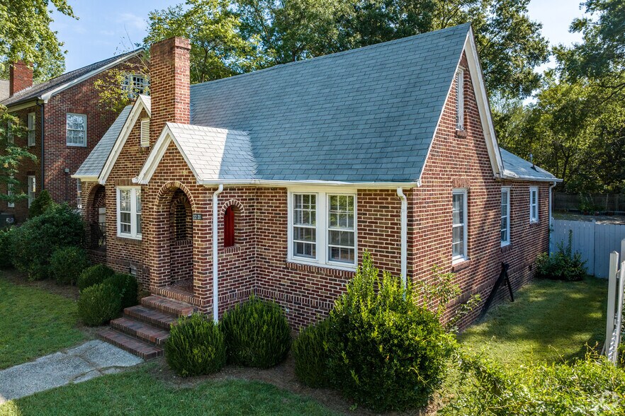 Primary Photo Of 2220 The Plaza, Charlotte Office Residential For Sale