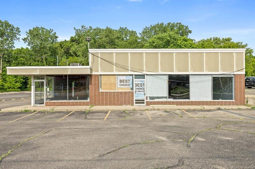 Primary Photo Of 2611 Alpine Ave, Grand Rapids Freestanding For Sale