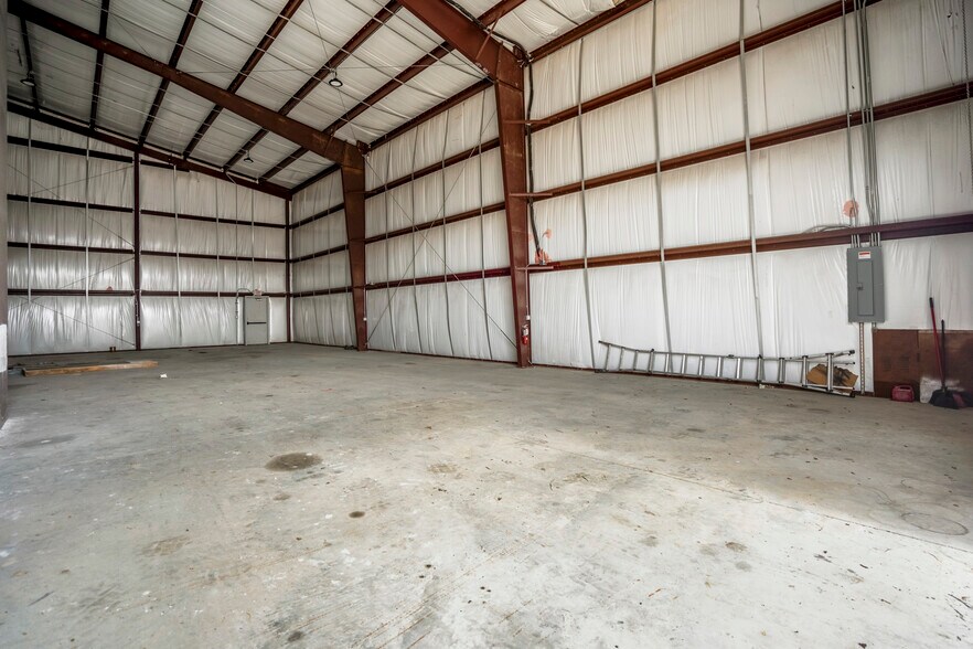 More Photos Of 8614 Pagewood Ln, Houston Warehouse For Sale
