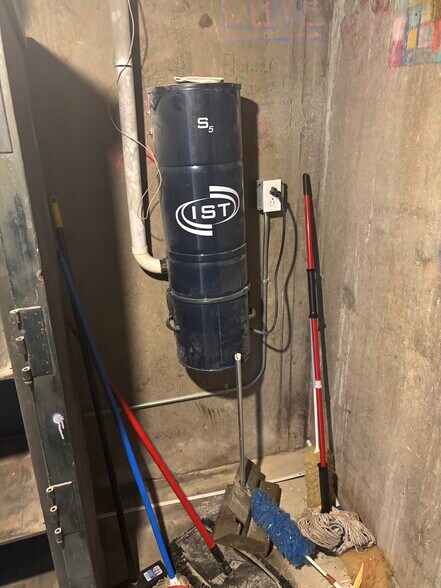 More Photos Of 1751-1757 Smizer Station Rd, Fenton Office Residential For Lease