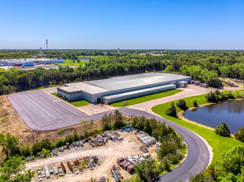 More Photos Of 1402 E Veterans Memorial Pky, Warrenton Manufacturing For Sale