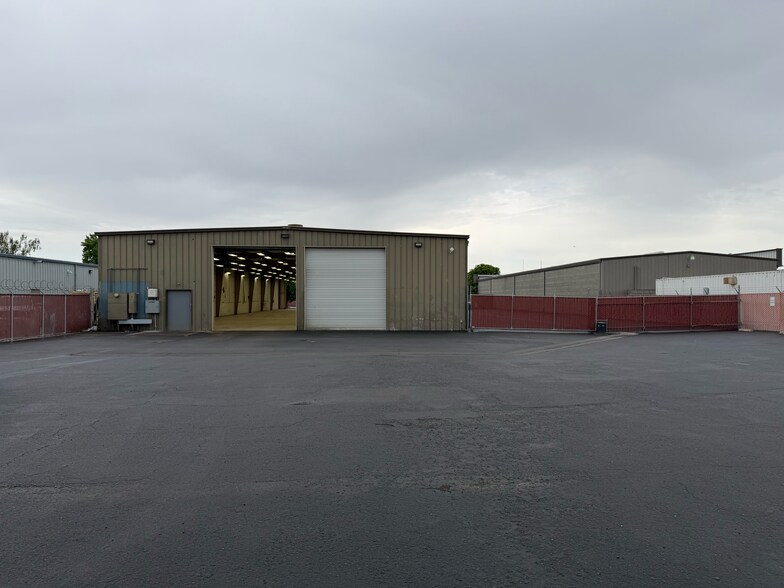 More Photos Of 4812 Stratos Way, Modesto Warehouse For Lease