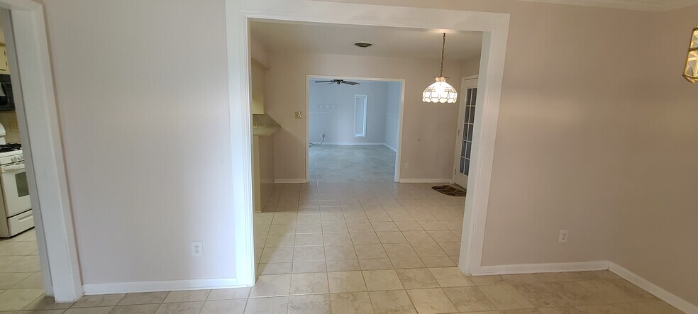 More Photos Of 1001 Blackhaw St, Houston Office Residential For Sale