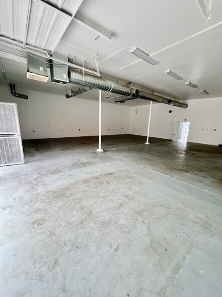 More Photos Of 3221 Union Pacific Ave, Los Angeles Warehouse For Lease