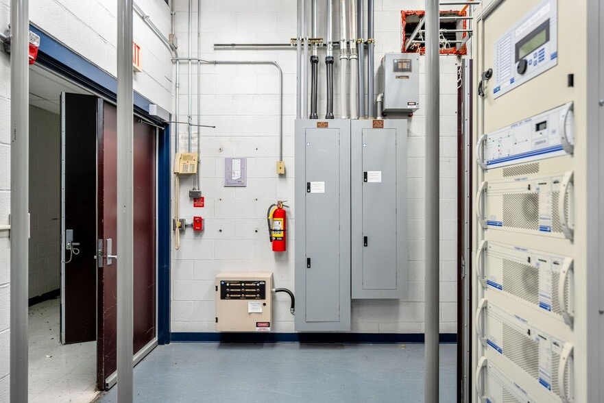 More Photos Of 2800 Diode Ln, Louisville Warehouse For Sale