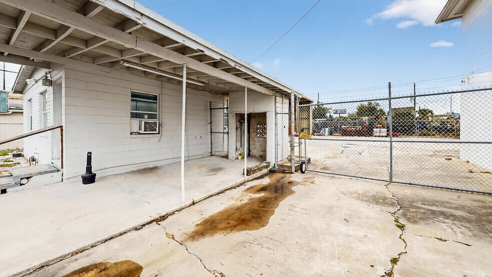More Photos Of 515-519 18th St, Orlando Warehouse For Lease