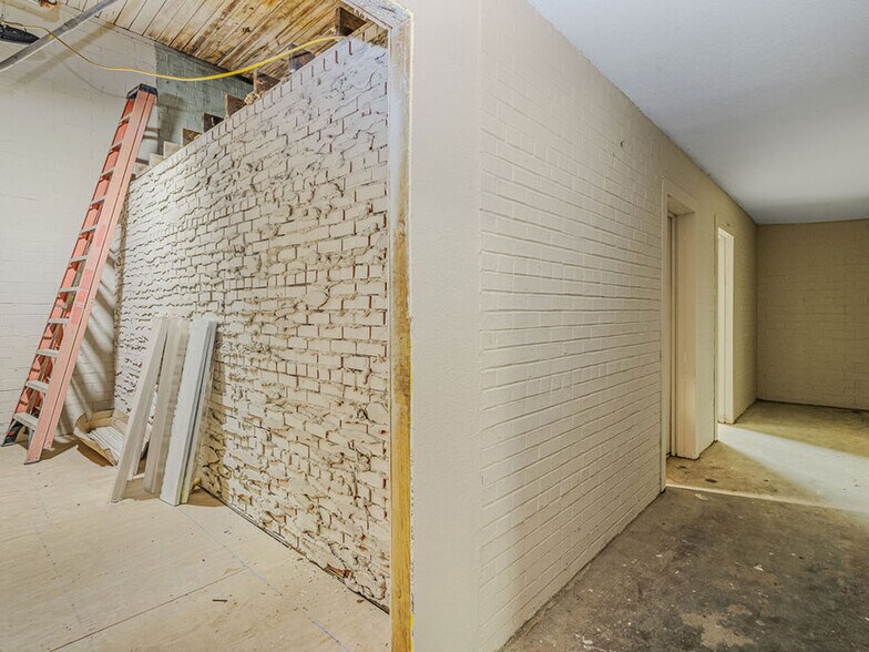 More Photos Of 1002 Douglas Ave, Opp Manufacturing For Lease