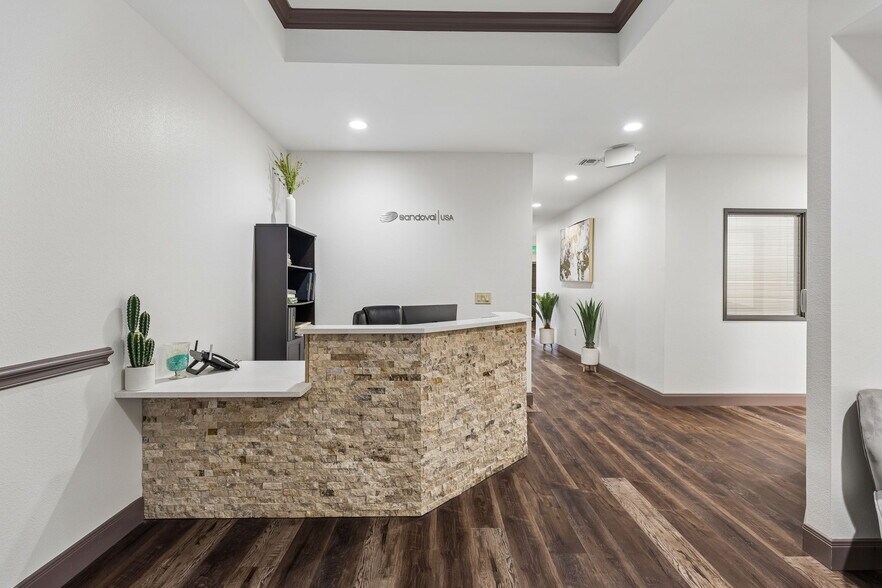 More Photos Of 4358 Lockhill Selma Rd, Shavano Park Medical For Lease