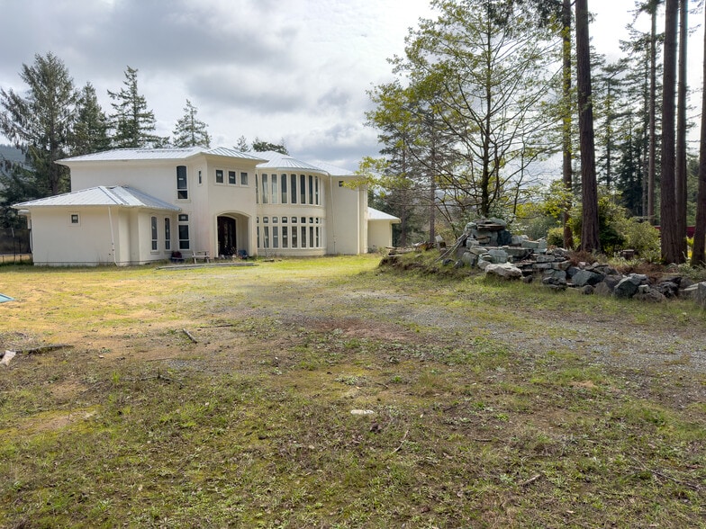 More Photos Of 46914 US-101, Bandon General Retail For Sale