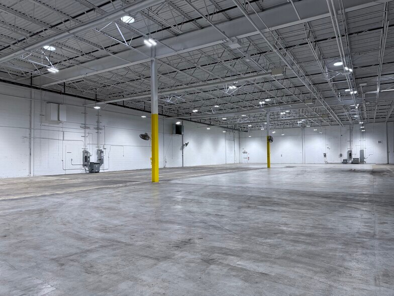More Photos Of 900 Kennedy Blvd, Somerdale Warehouse For Lease