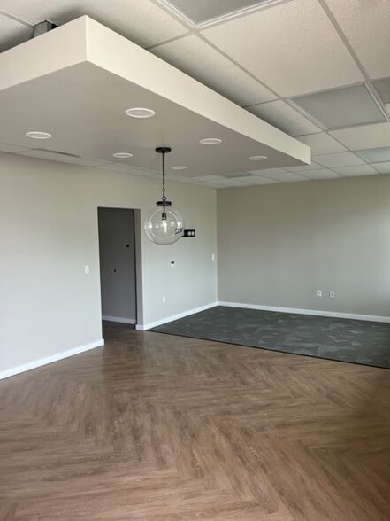 More Photos Of 1011 S Heatherwilde Blvd, Pflugerville Research And Development For Lease