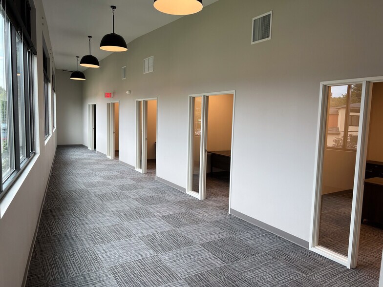 More Photos Of 735 E Clarendon St, Gladstone Office For Sale