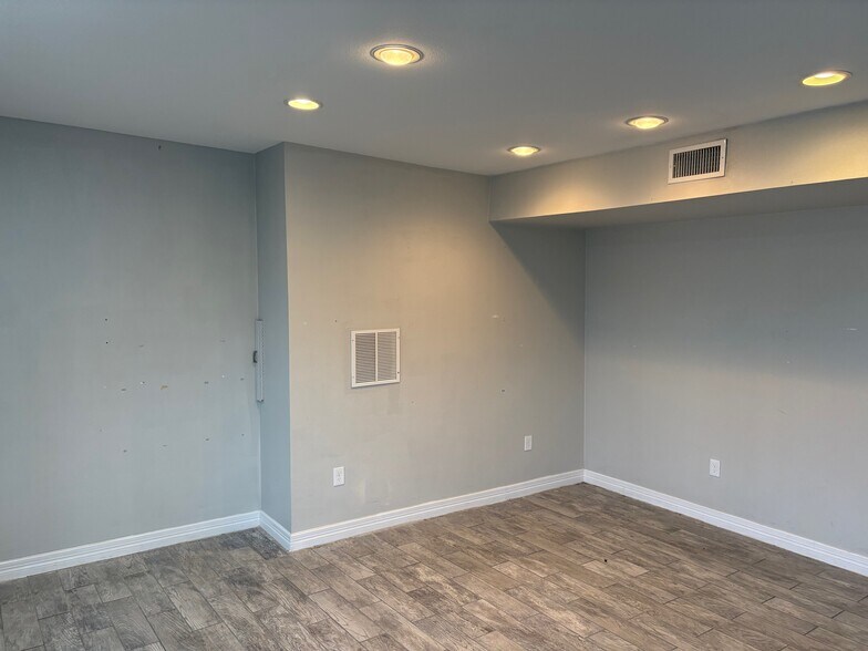 More Photos Of 2810 Hillcrest Dr, San Antonio Freestanding For Lease