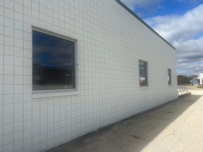 More Photos Of N90W14635 Commerce Dr, Menomonee Falls Manufacturing For Sale