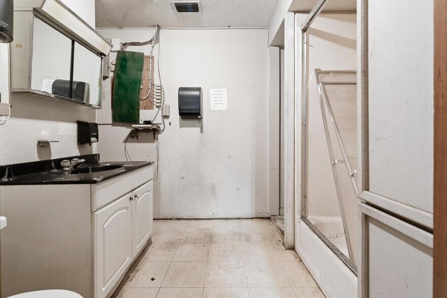 More Photos Of 15928 County Road 108, Hilliard Service For Sale