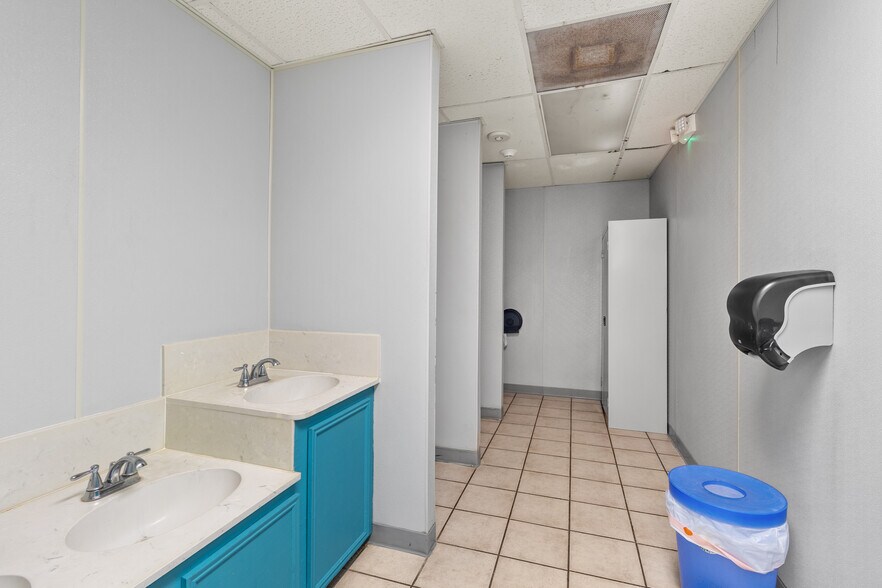 More Photos Of 16737 Sprawling Oaks Dr, Conroe Daycare Center For Sale