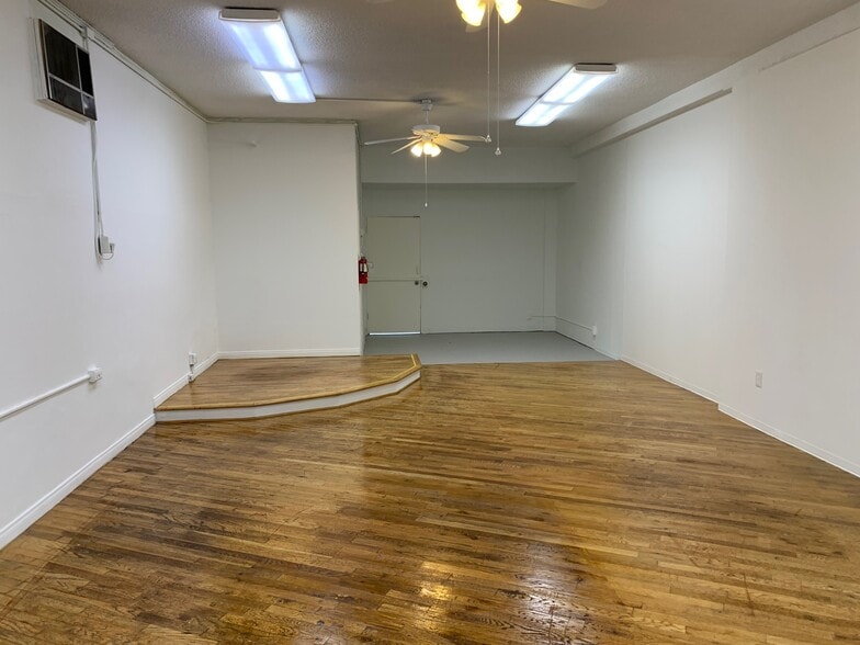 More Photos Of 3701-3707 Cahuenga Blvd, Studio City Storefront Retail Residential For Lease