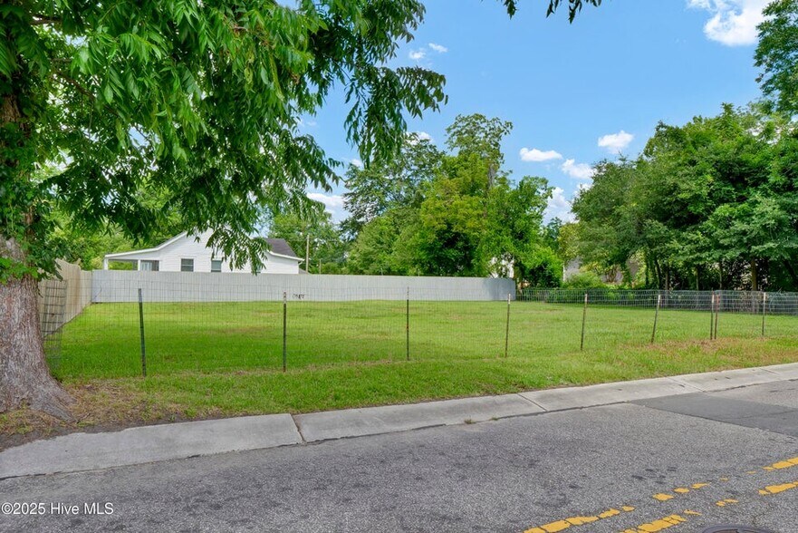 More Photos Of 109 Clay St, Wilmington Land For Sale