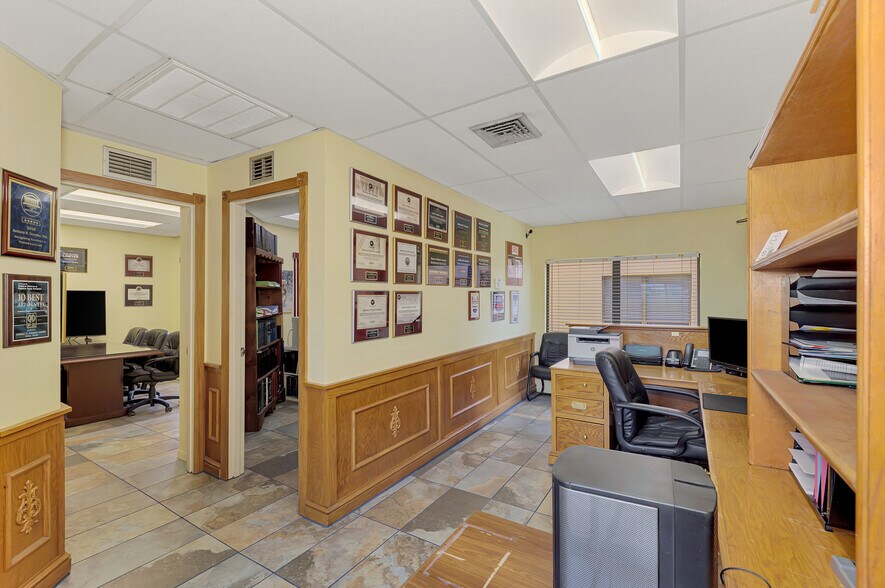 More Photos Of 2831 Ringling Blvd, Sarasota Medical For Sale