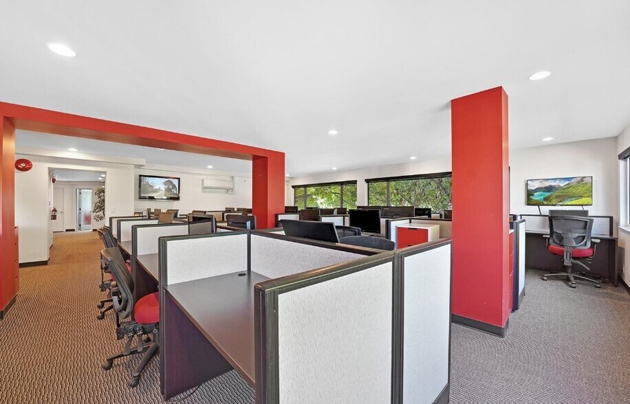 More Photos Of 15670 Columbia Av, White Rock Office For Sale