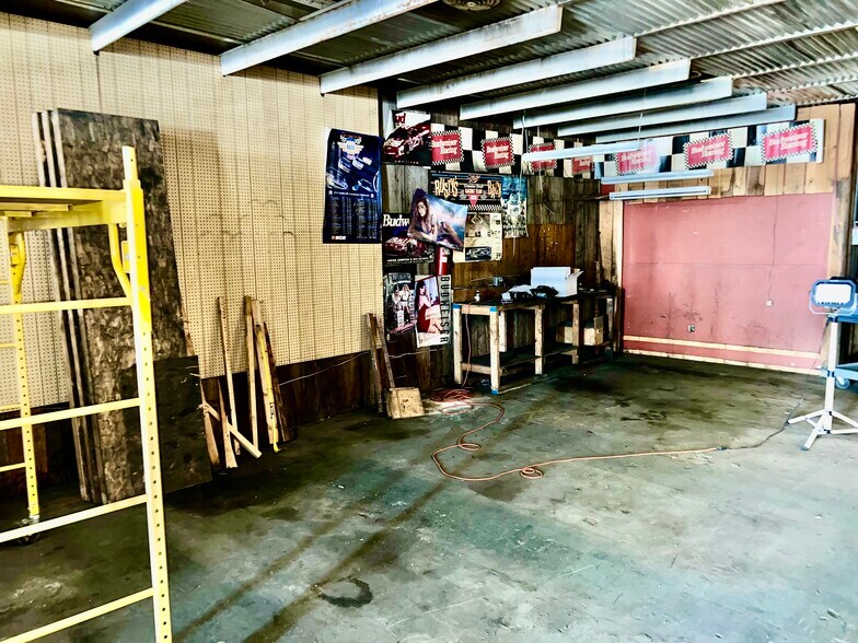 More Photos Of 824 20th St, Huntington General Retail For Sale
