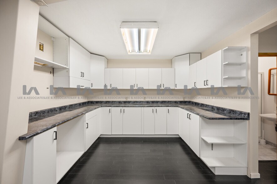 More Photos Of 2727 Dixon St, Port Coquitlam Industrial For Sale